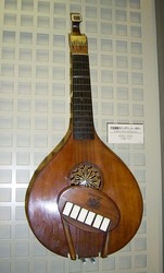 浜松楽器博物館15　イングリッシュ　ギター.jpg